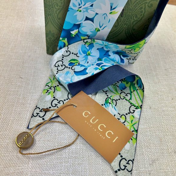 100% SILK Gucci Luxury Scarf Designer GG Blue Floral Glam Elegant NWT - Picture 1 of 3